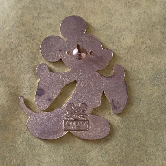 Disneyland Classic Mickey Mouse pin (2011) - Picture 2 of 3